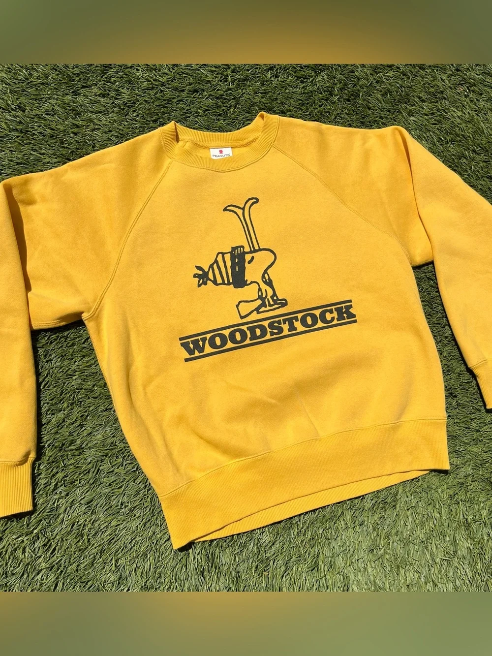 Peanuts Woodstock Yellow Ski Graphic Crewneck Pullover Sweatshirt Size Small